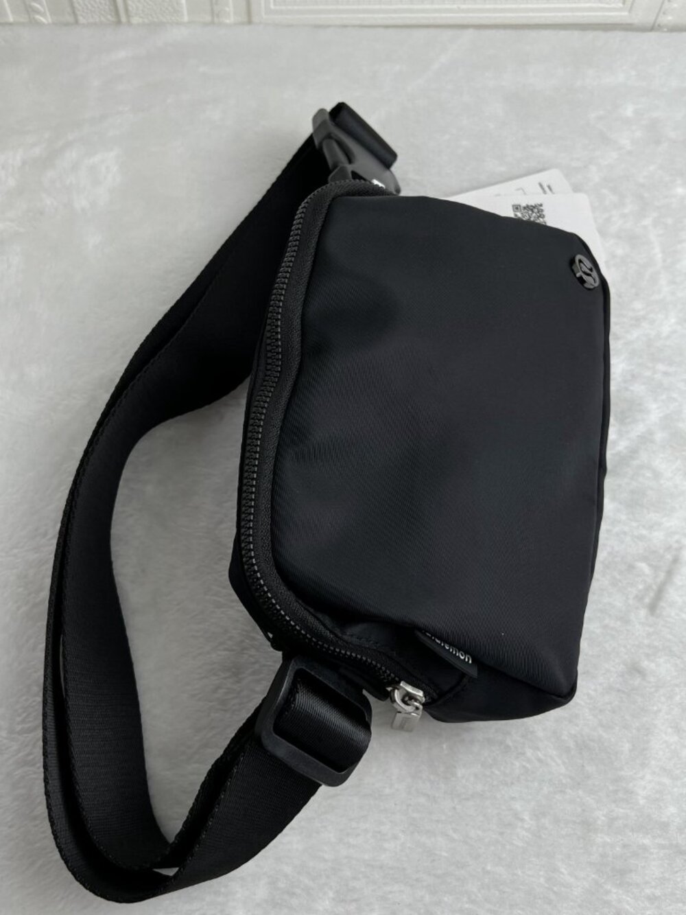 Lululemon Everywhere Belt bag - Picture 7 of 11